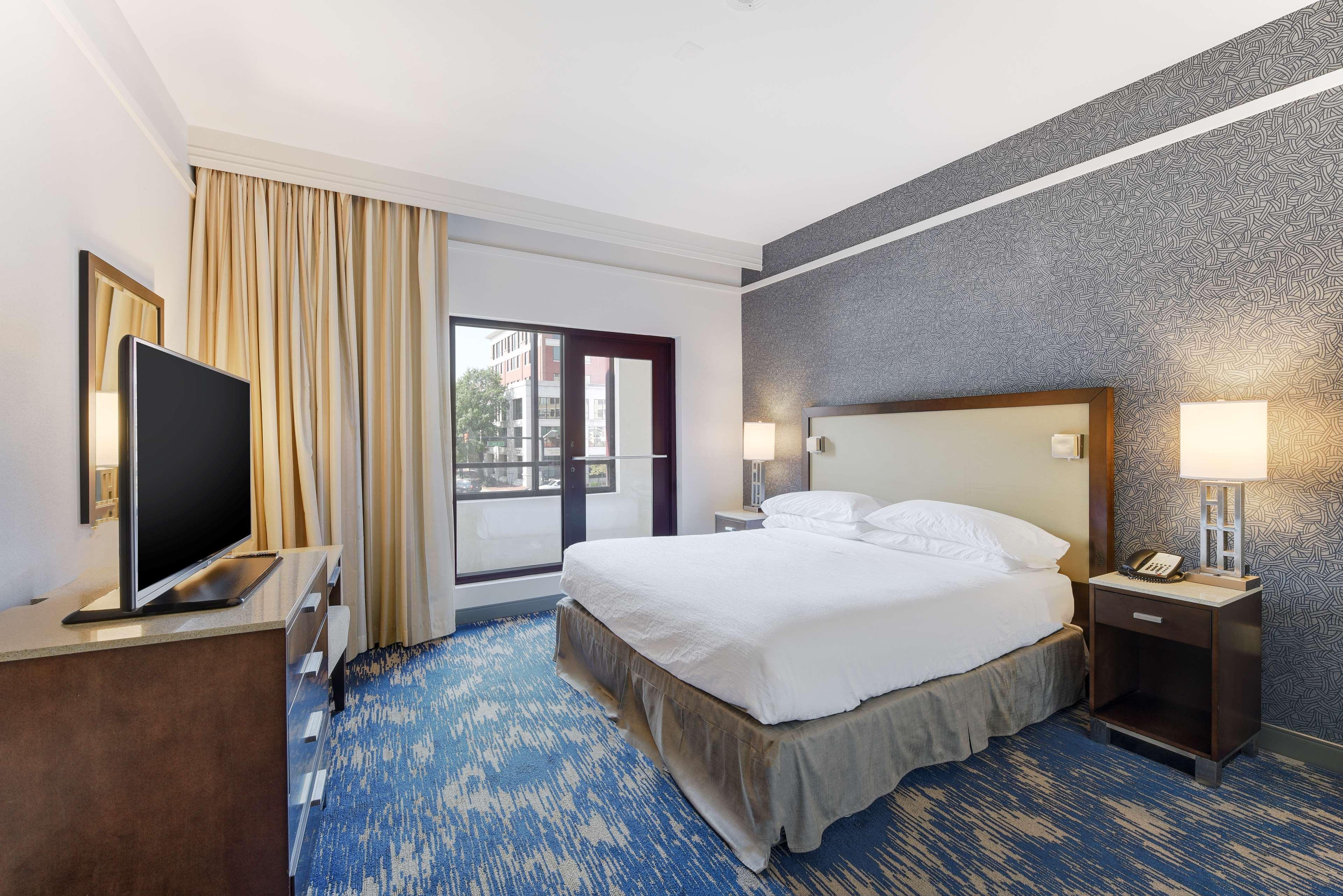 Embassy Suites By Hilton Alexandria Old Town Exteriör bild