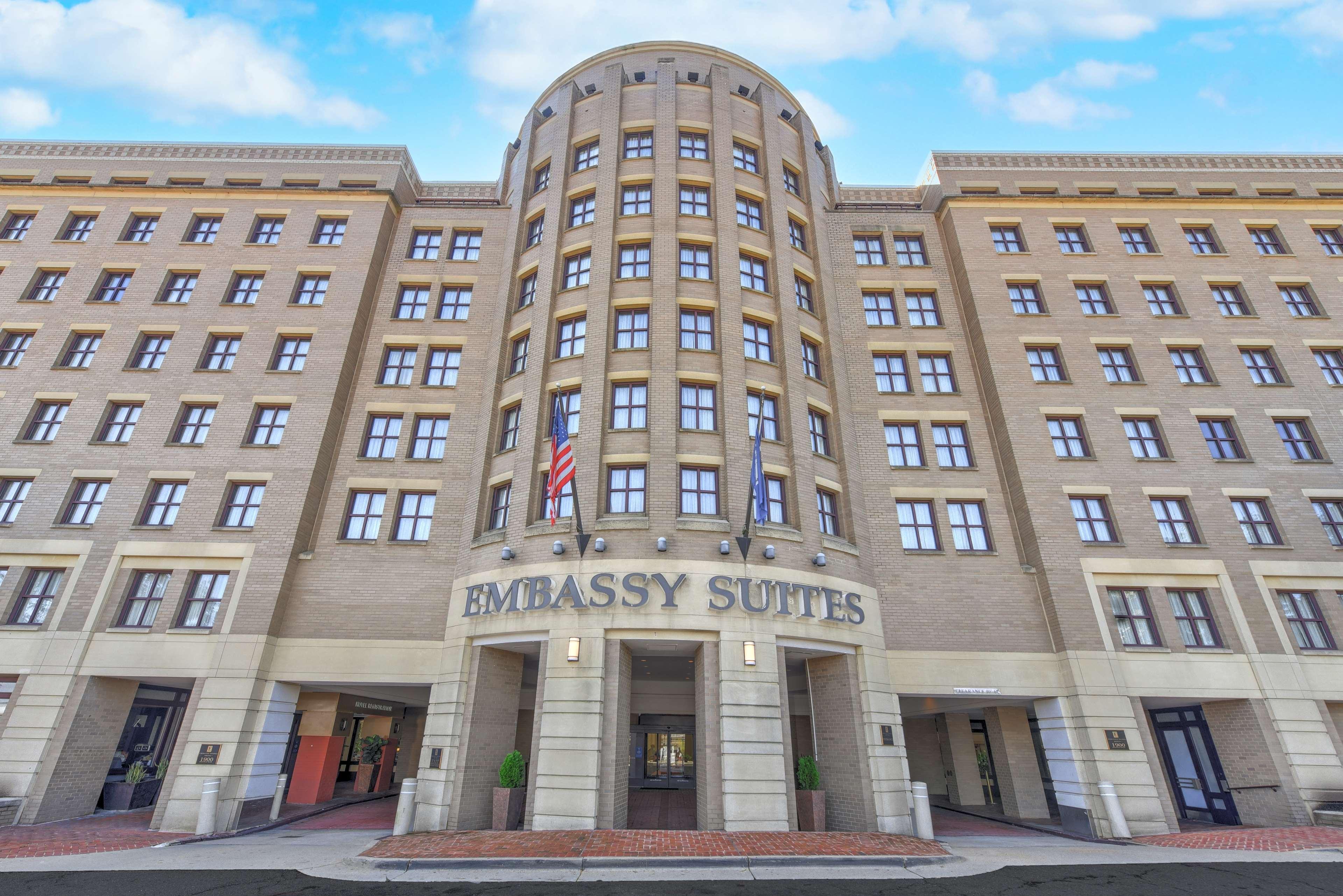 Embassy Suites By Hilton Alexandria Old Town Exteriör bild
