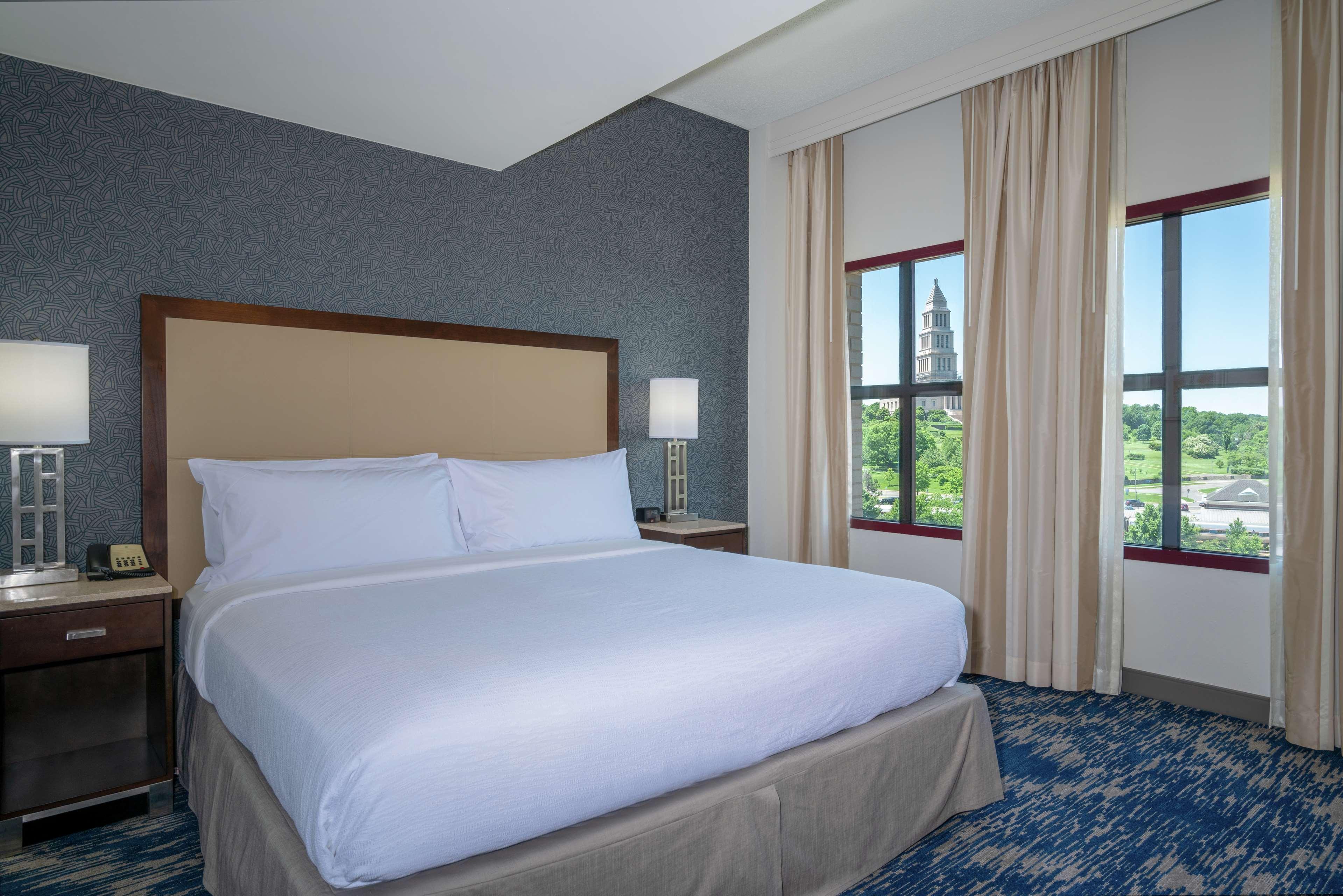 Embassy Suites By Hilton Alexandria Old Town Exteriör bild