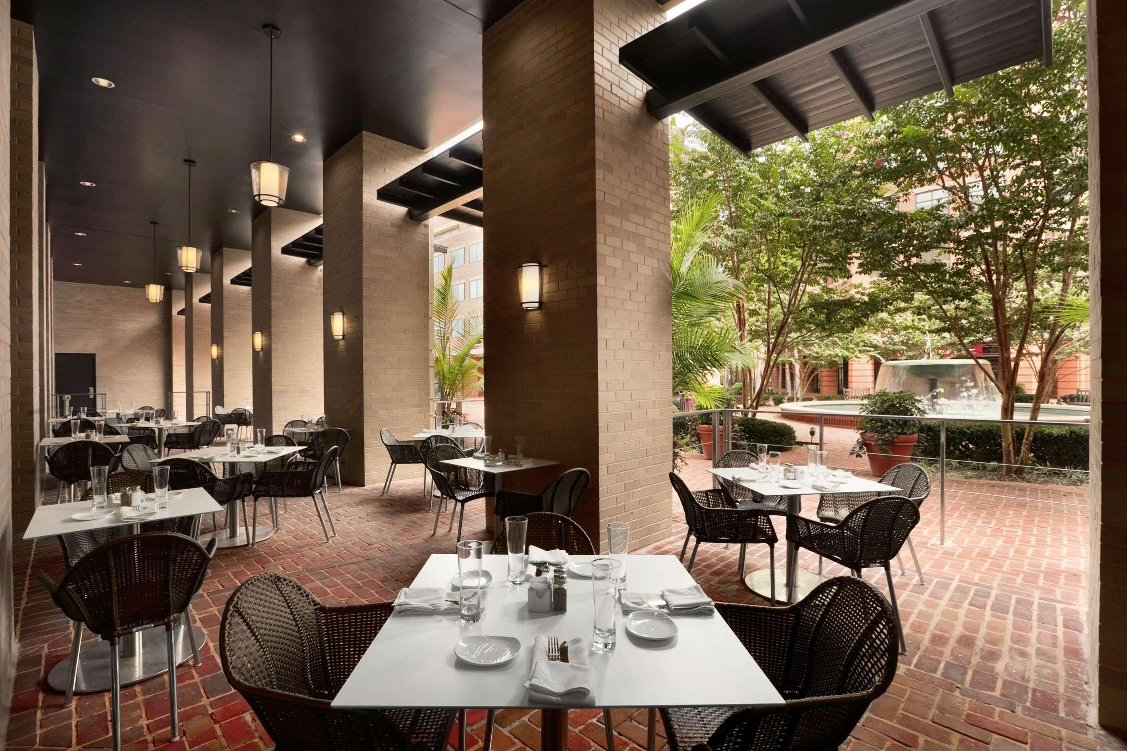 Embassy Suites By Hilton Alexandria Old Town Exteriör bild