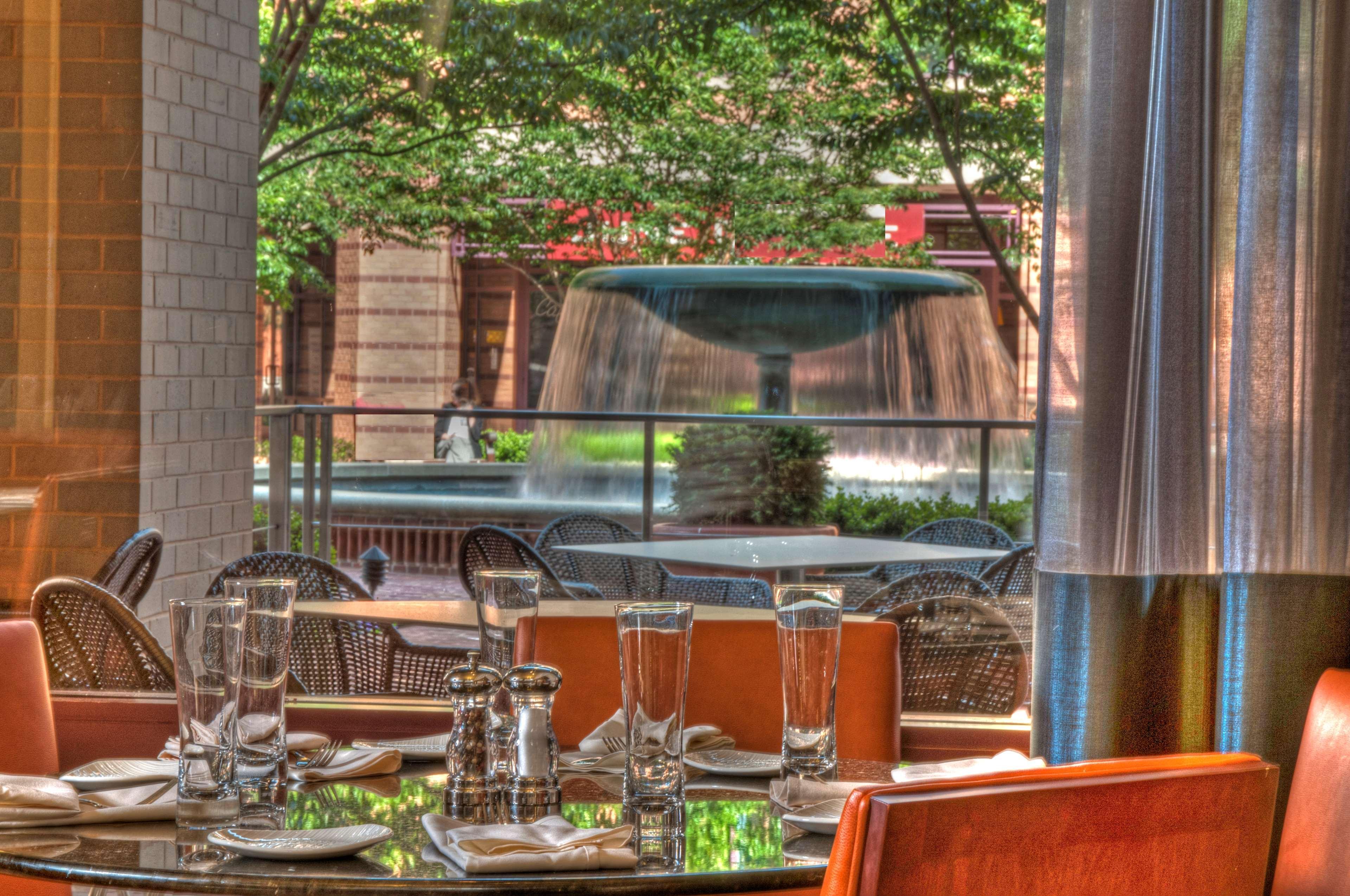 Embassy Suites By Hilton Alexandria Old Town Exteriör bild