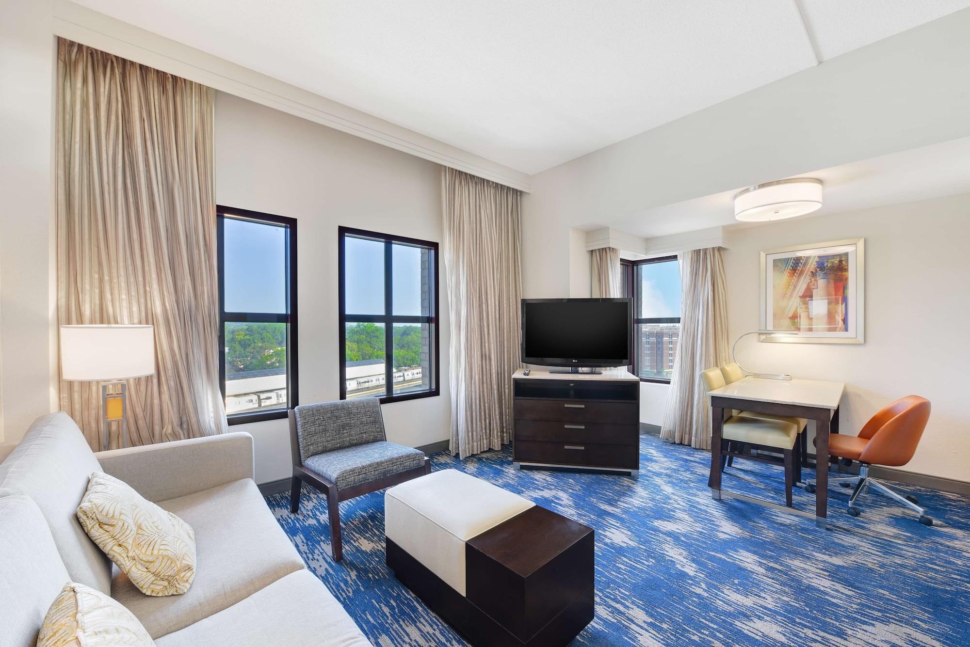 Embassy Suites By Hilton Alexandria Old Town Exteriör bild