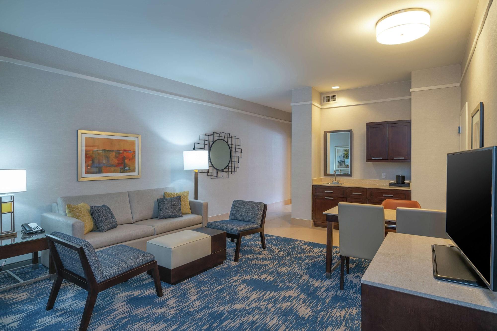 Embassy Suites By Hilton Alexandria Old Town Exteriör bild