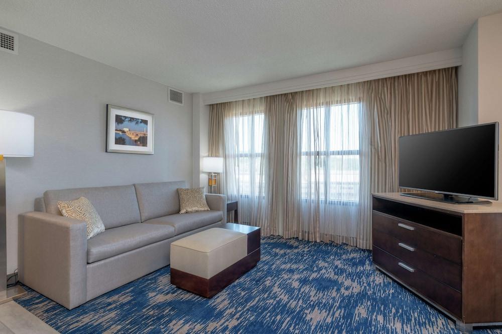 Embassy Suites By Hilton Alexandria Old Town Exteriör bild