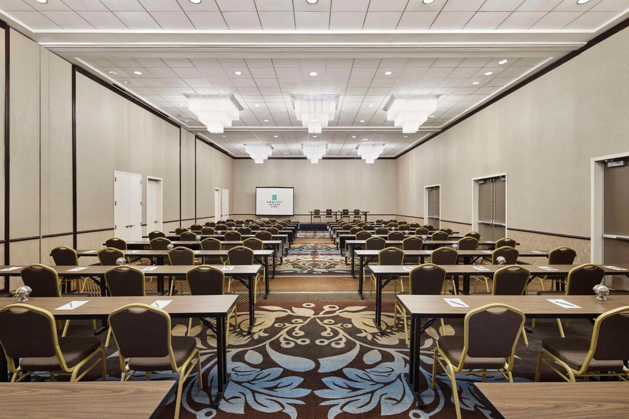 Embassy Suites By Hilton Alexandria Old Town Exteriör bild