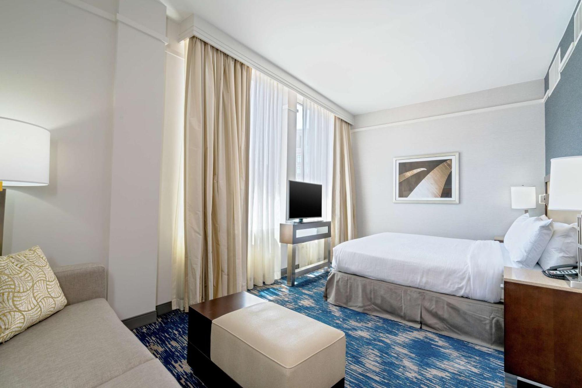 Embassy Suites By Hilton Alexandria Old Town Exteriör bild