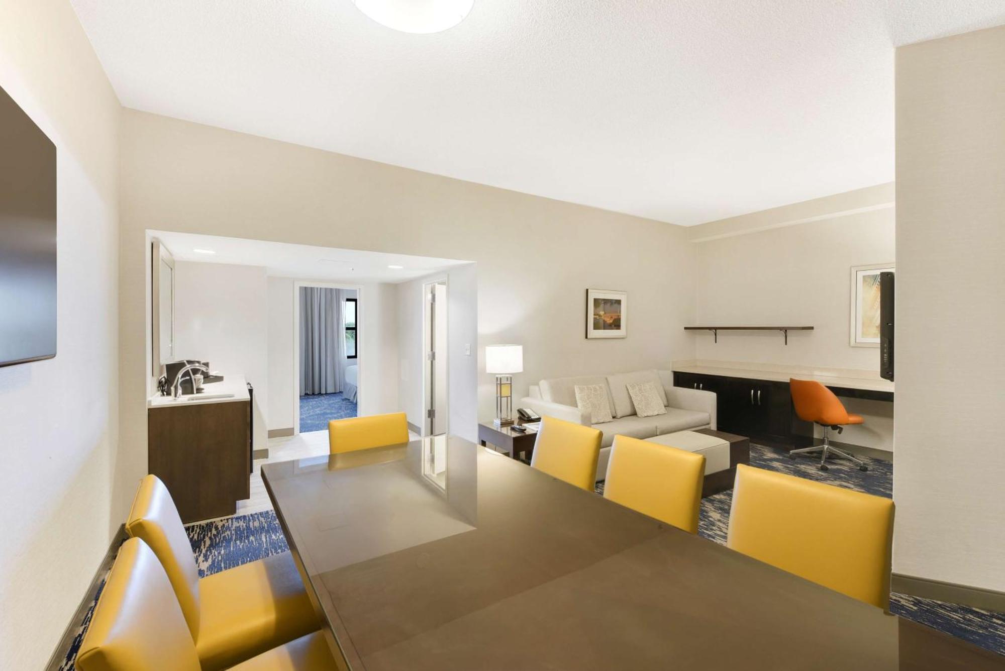 Embassy Suites By Hilton Alexandria Old Town Exteriör bild