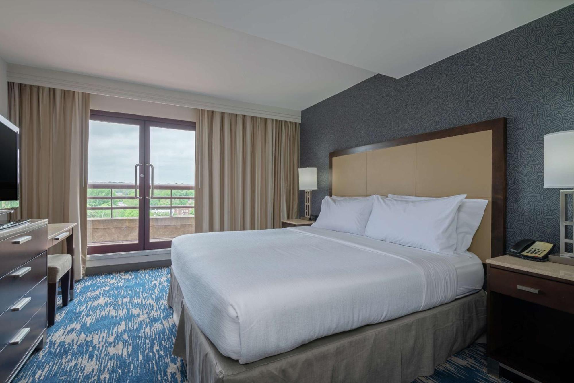 Embassy Suites By Hilton Alexandria Old Town Exteriör bild