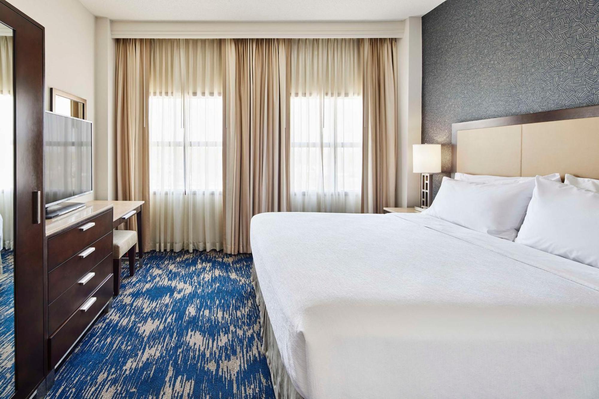 Embassy Suites By Hilton Alexandria Old Town Exteriör bild