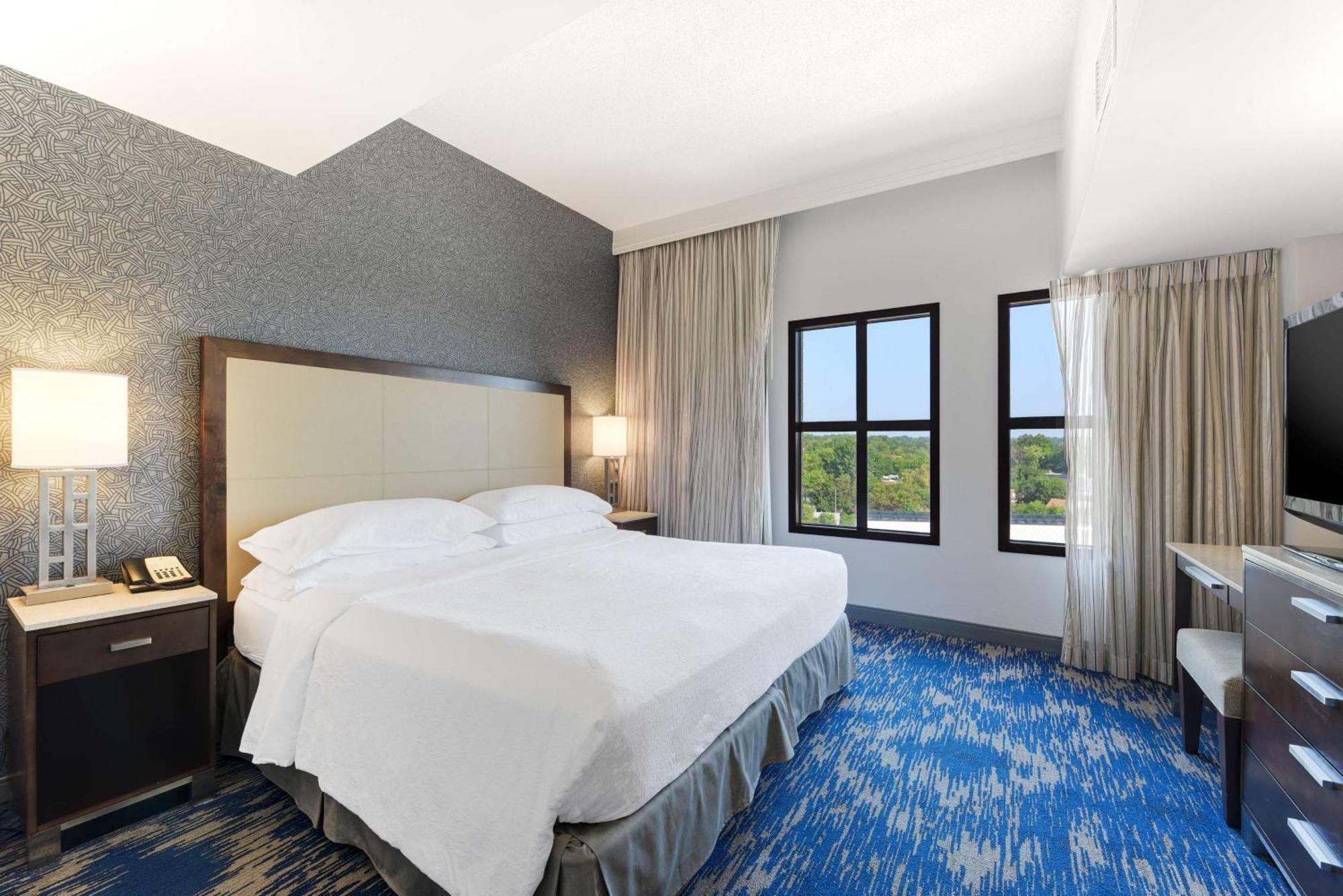 Embassy Suites By Hilton Alexandria Old Town Exteriör bild