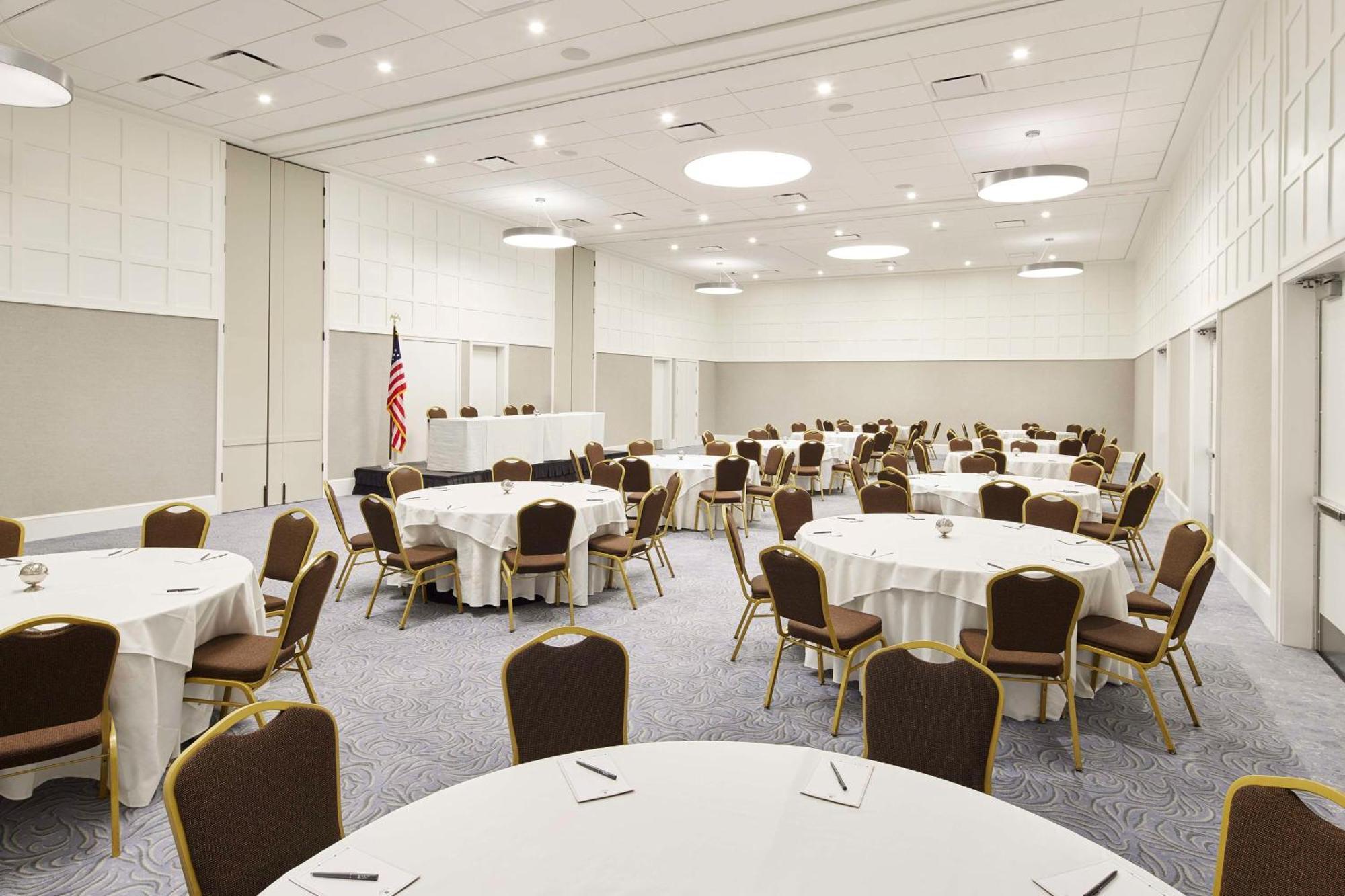 Embassy Suites By Hilton Alexandria Old Town Exteriör bild