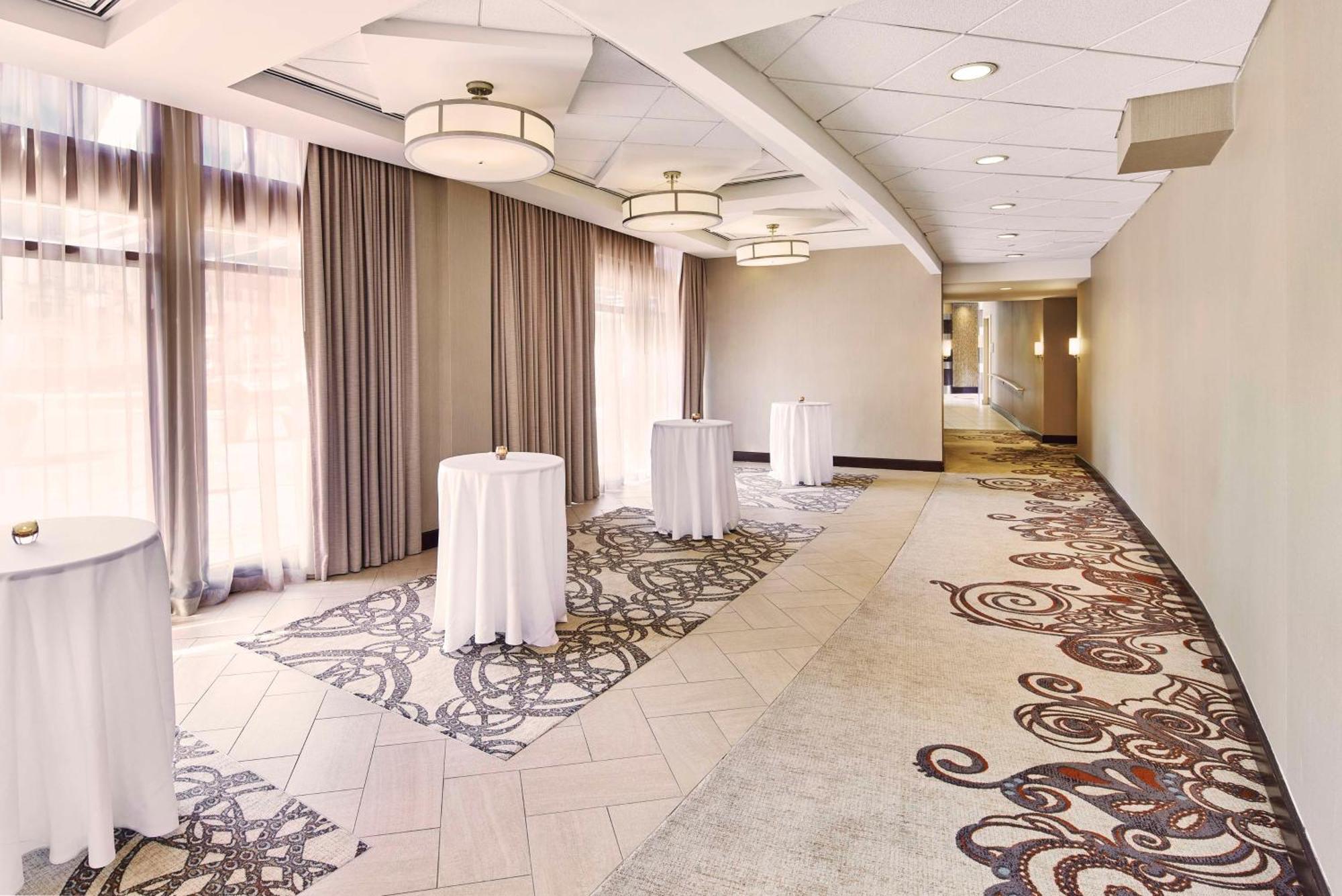 Embassy Suites By Hilton Alexandria Old Town Exteriör bild